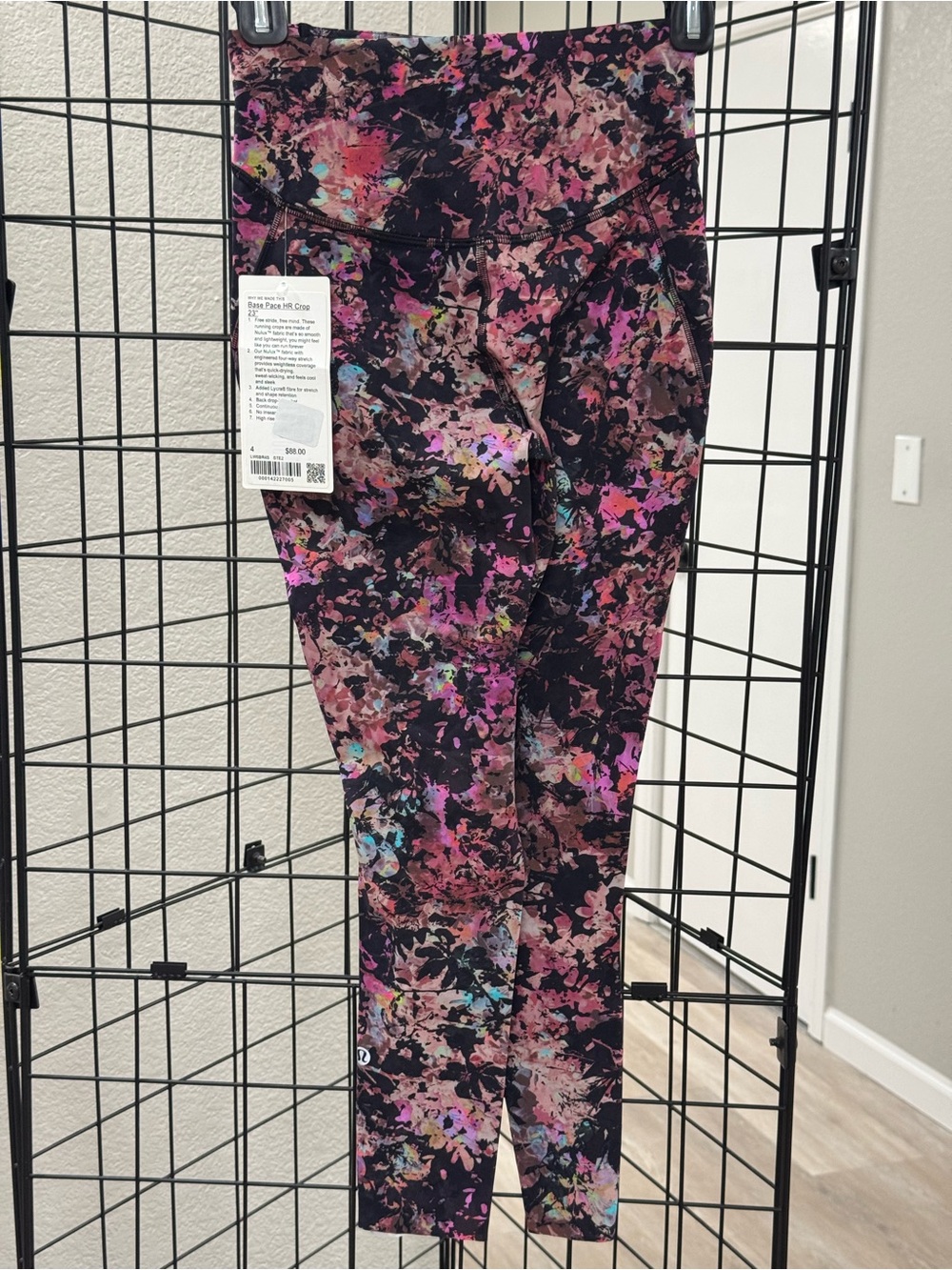 lululemon athletica Black Leggings with Pink, Purple & Teal Floral size 4 NWT